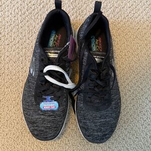 NWT Skechers Dual-Lite Black and White Sneakers, extra pair of white shoe laces.